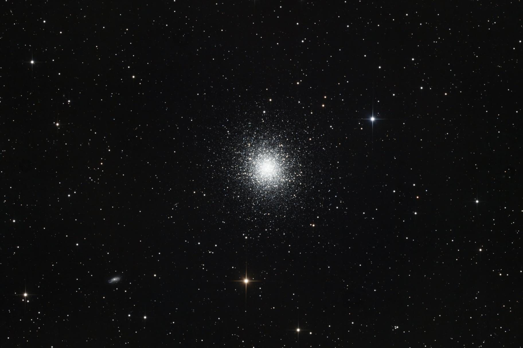 M13, Hercules Globular Cluster — image taken from Le Pradet / Toulon, Var, France