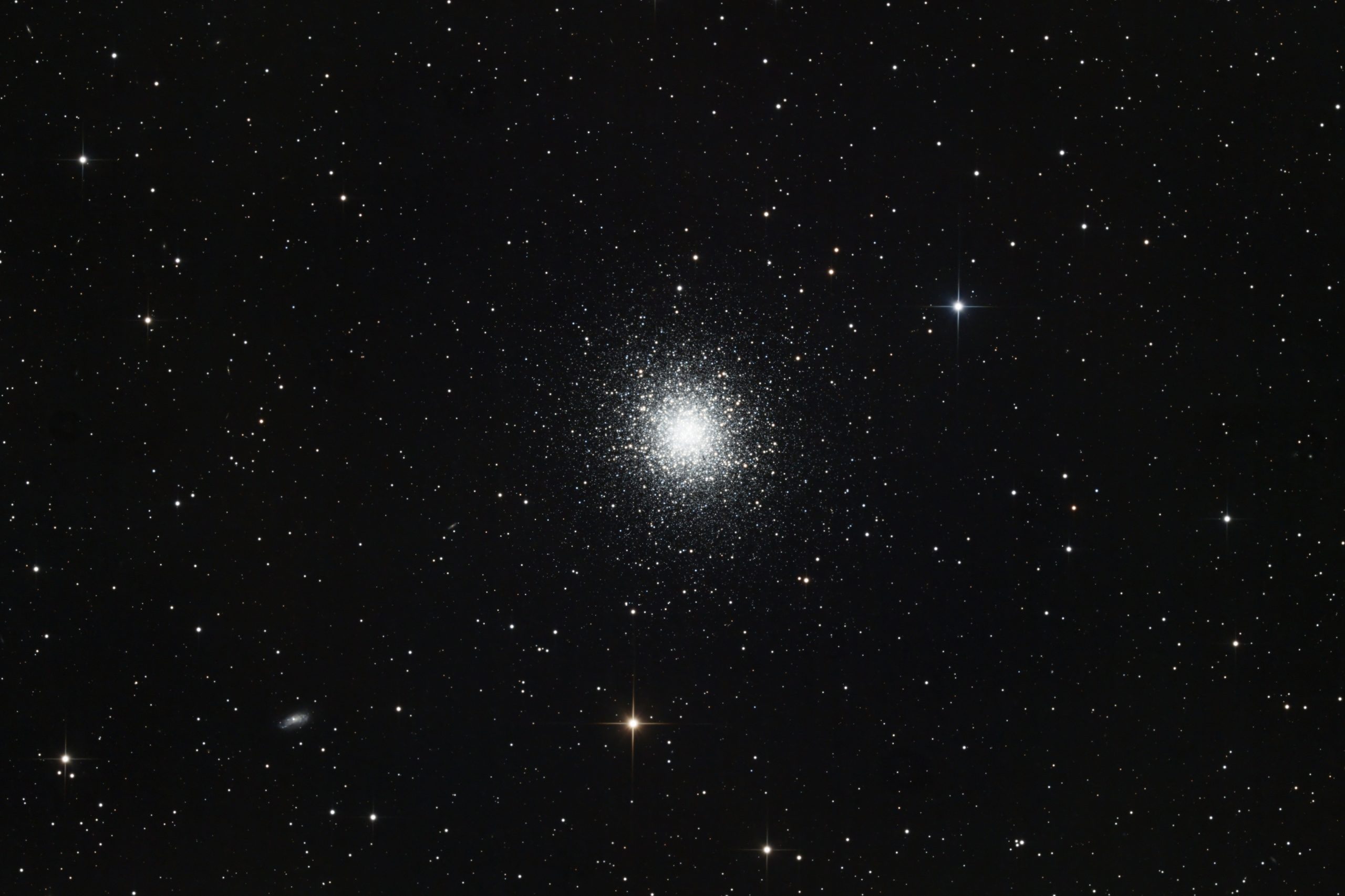M13, Hercules Globular Cluster — image taken with ZWO ASI2600MC Pro